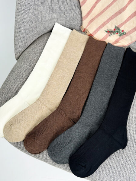 Calzini al ginocchio in cashmere nei colori base