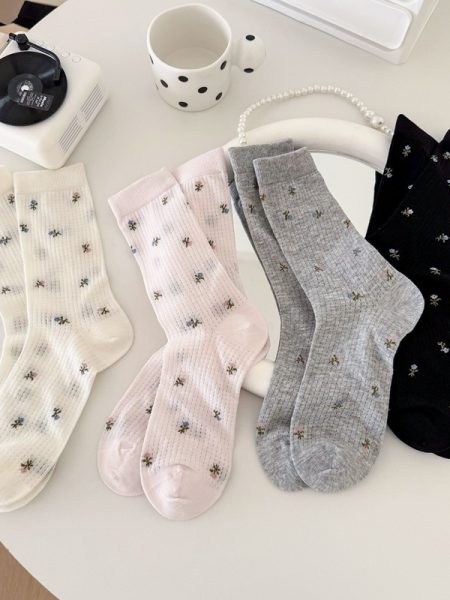 Calzini semitrasparenti da donna con fiorellini