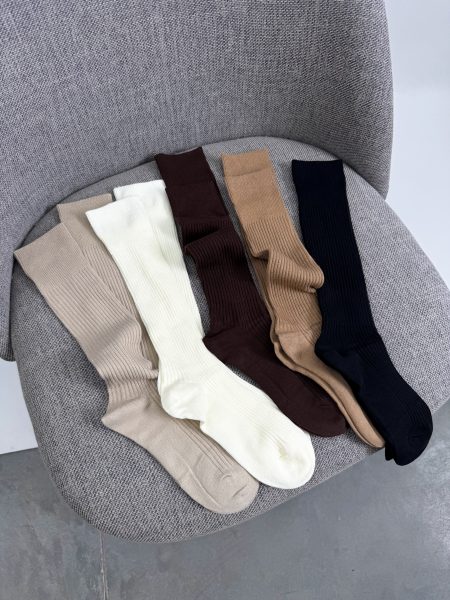Calze al ginocchio di base in cotone in diversi colori