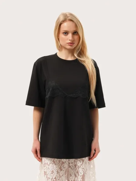 Maglietta nera con pizzo nero