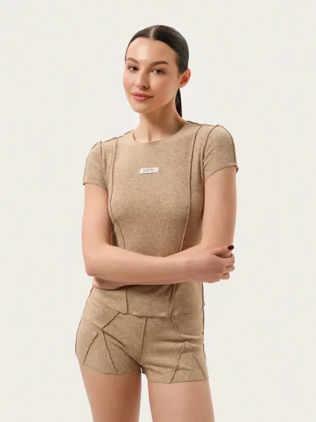 Completo a coste color cappuccino: shorts e t-shirt