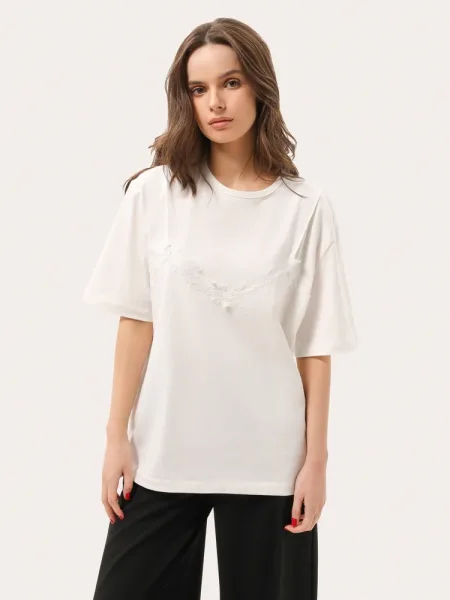 Maglietta crema con reggiseno in pizzo