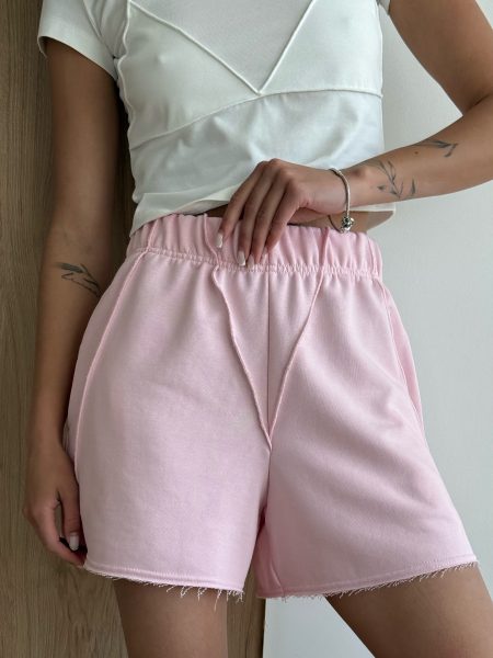 Shorts rosa in maglia a tre fili con cuciture decorative