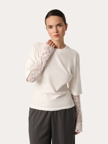 Maglia aderente color crema a maniche lunghe con maniche in pizzo