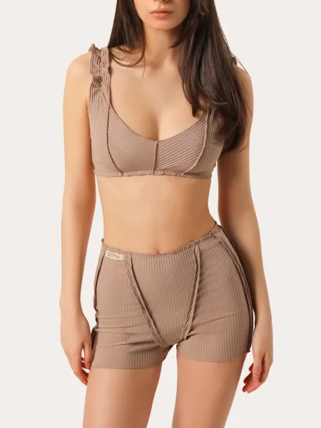 Set a costine con cuciture decorative — tonalità nude