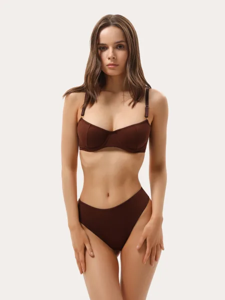 Completo basic strutturato in cotone color cioccolato