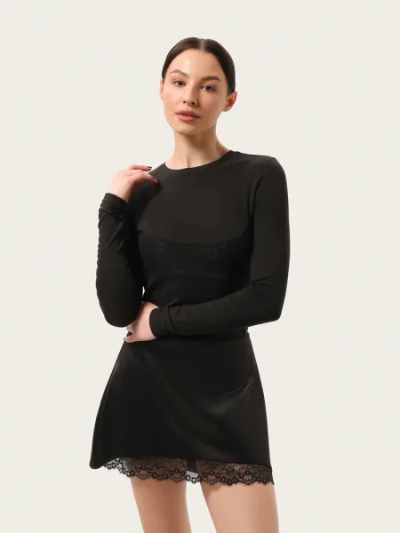 Maglia slim lunga semi-trasparente nera in tencel con pizzo sul décolleté