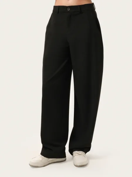 Pantaloni basic neri con impunture