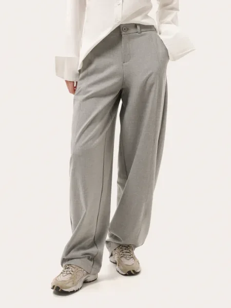 Pantaloni basic grigio chiaro con impunture