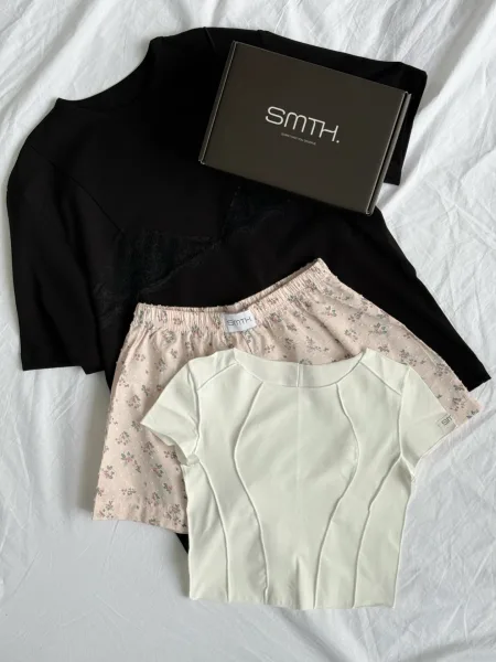 Secret box: 2 t-shirt, 1 shorts