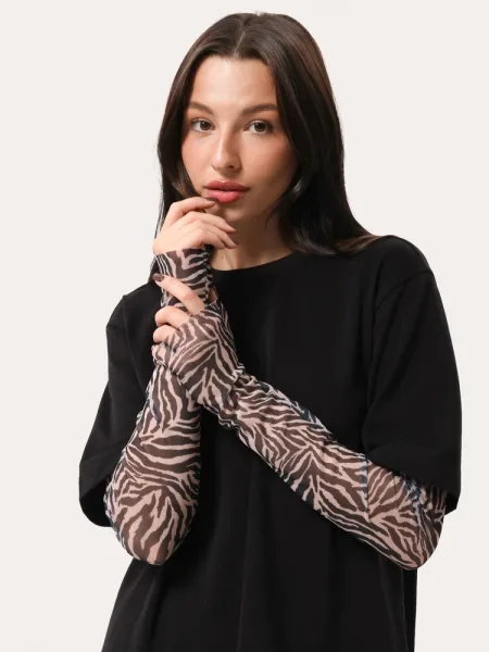 Longsleeve oversize nero con maniche effetto zebrato