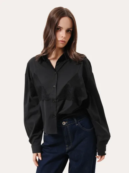 Camicia corta con top in pizzo – nera