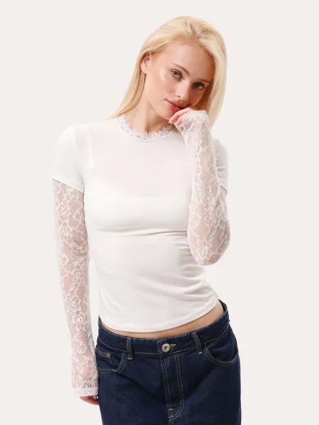 Longsleeve aderente semitrasparente con maniche in pizzo – color panna