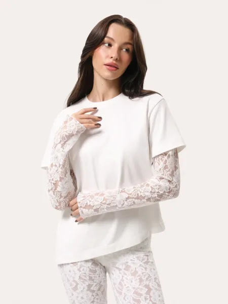 Long sleeve oversize con maniche in pizzo e fondo asimmetrico – écru
