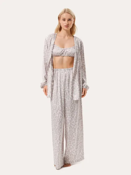 Completo tre pezzi in seta: pantaloni, camicia, top – leopardato